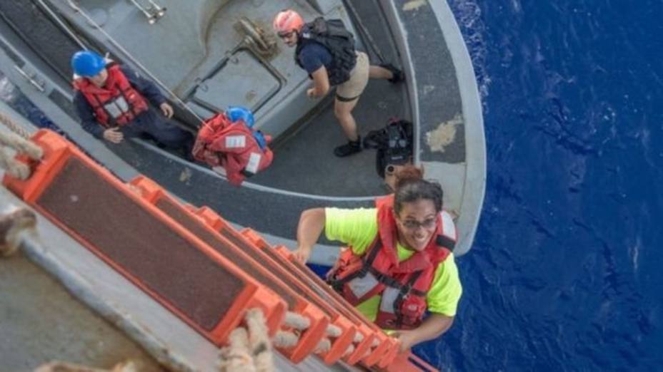 Tras cinco meses a la deriva en mar abierto, rescatan a dos mujeres y sus perros