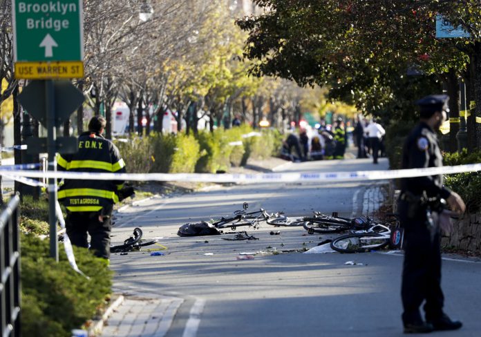 Desconocido arrolló con su vehículo a varias personas en Manhattan