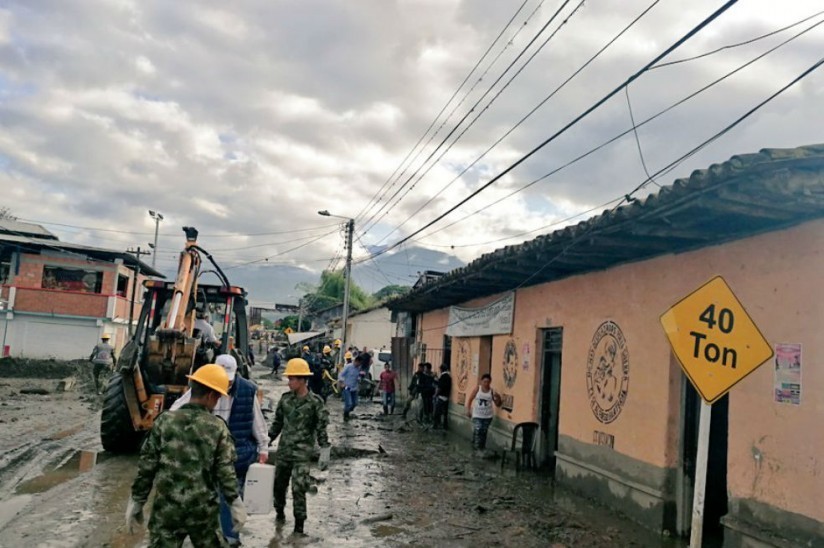 Cuatro muertos y 18 desaparecidos, por el momento deja el desbordamiento del rió La Paila