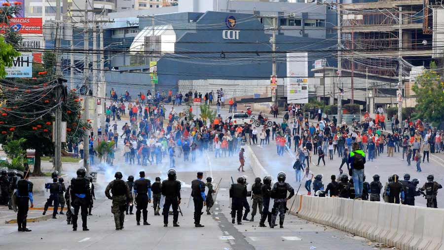 Para Manuel Zelaya y Salvador Nasralla, del partido Alianza de Oposición Democrática, las protestas de mañana y las que se han registrado desde el mismo lunes de la semana pasada; son pacíficas