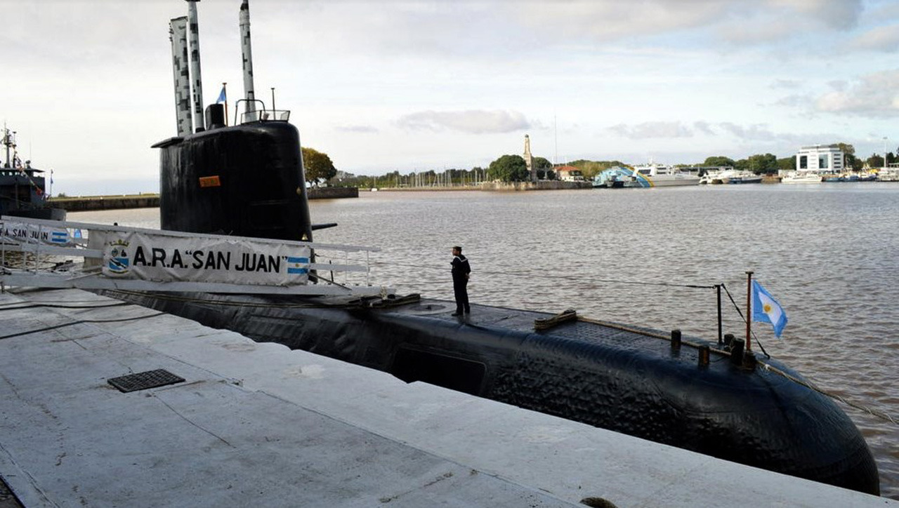 El momento en que el submarino desapareció las autoridades detectaron una explosión en aguas oceánicas,  posterior a eso se perdió toda la comunicación