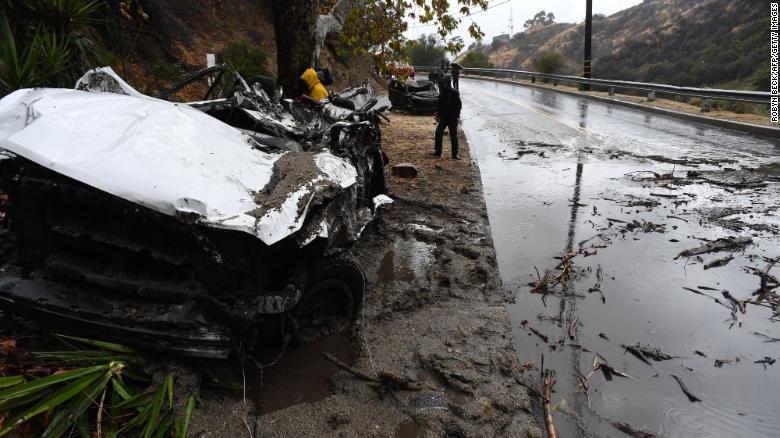 Quince fallecidos deja deslizamientos en California