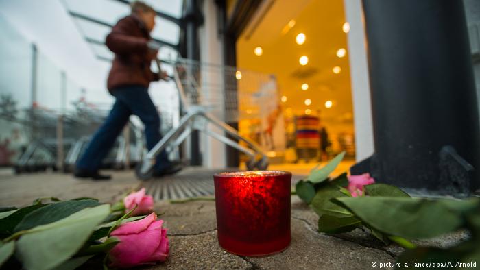 Las autoridades alemanas han descrito el suceso como un crimen pasional; pero los padres d ela chica y la opinión pública de Kandel, creen que hay mucho mas; debido al país de origen del chico