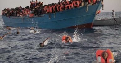 Cien inmigrantes desaparecidos en naufragio en el Mar Mediterráneo