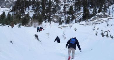 Inmigrantes ilegales cruzan los Alpes para lograr llegar a Francia