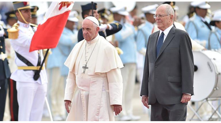 Llegó a Perú el Papa Francisco, en visita oficial de tres días