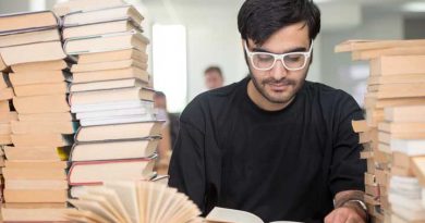 En las escuelas primarias, Irán ha prohibido la enseñanza del inglés