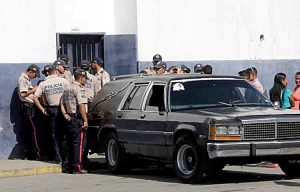 Explota carro fúnebre