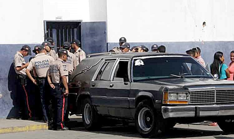 Explota carro fúnebre