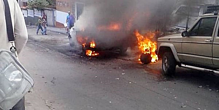 Una furgoneta también ardió