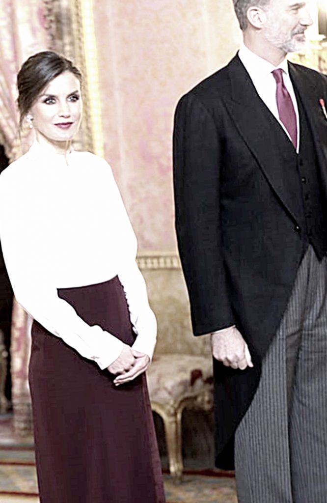 La Reina con su ya acostumbrado estilo