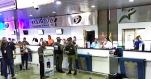 Era difícil bajarse de un avión y trasladarse a Caracas