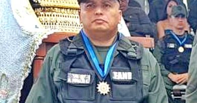 El Coronel llegó al destacamento, solicito su arma y se pegó un tiro
