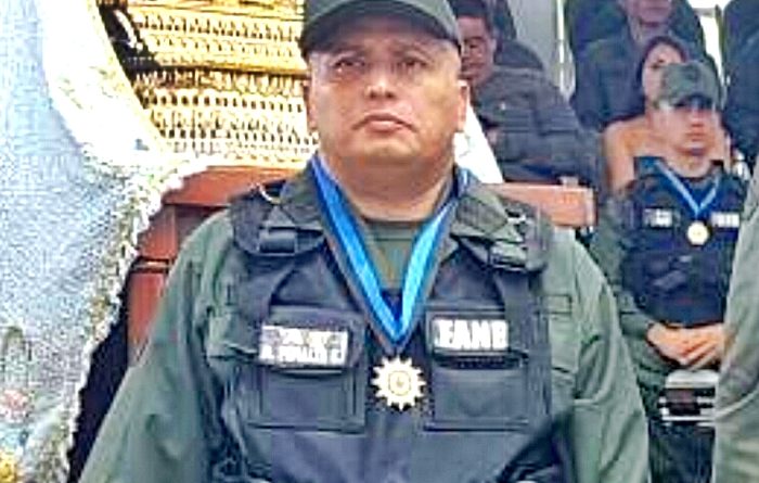 El Coronel llegó al destacamento, solicito su arma y se pegó un tiro