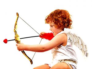 Un ángel con arco y flechas
